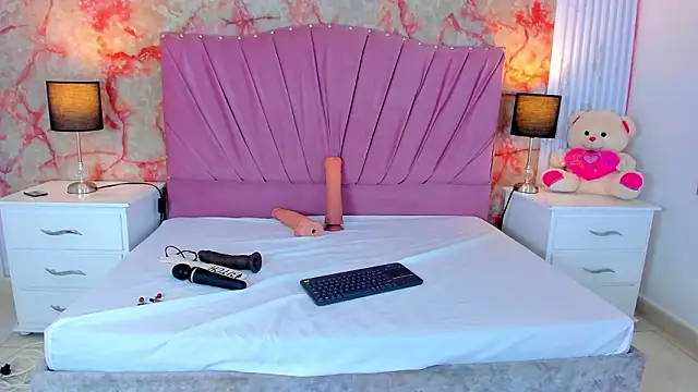 Wonderkloe  online show from March 2026 03:00:01 AM