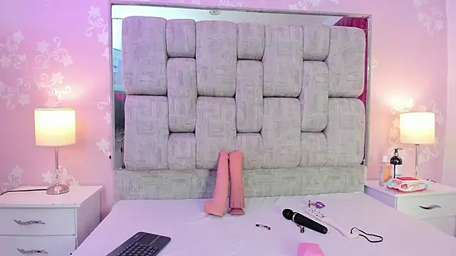 Wonderkloe  online show from March 2026 02:10:02 AM