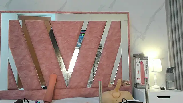 Wonderkloe  online show from February 2026 01:28:01 AM