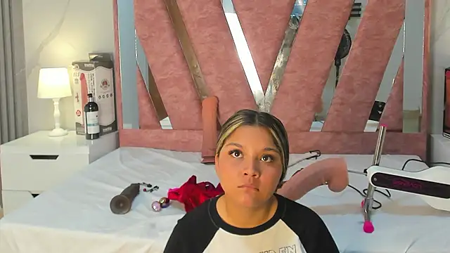 Wonderkloe  online show from February 2026 08:09:02 PM