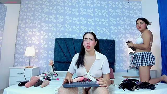 Wonderkloe  online show from October 2025 07:55:02 PM