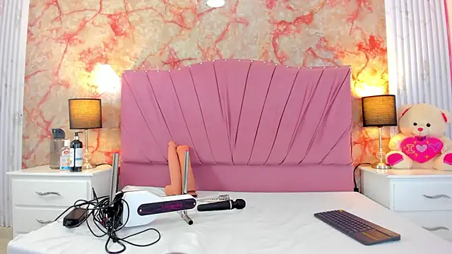 Wonderkloe  online show from March 2026 02:57:01 AM