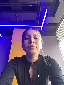 Nikii   online show from April 2026 04:57:02 PM