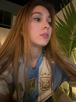 Snapshot of Nikii__ chatting on June 2026 12:43:01 AM Nikii online show from June 2026 12:43:01 AM