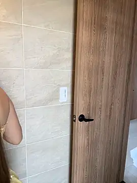 Nikii   online show from October 2025 01:20:01 PM