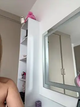 Nikii   online show from March 2026 03:43:01 PM