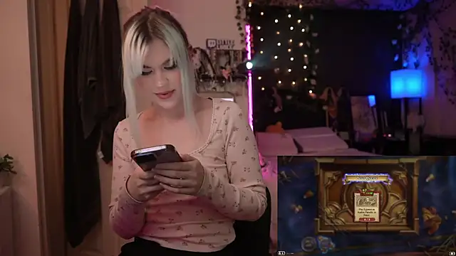 Snapshot of littlelune chatting on October 2025 12:42:02 AM littlelune online show from October 2025 12:42:02 AM