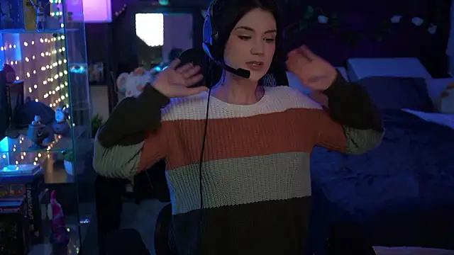 Snapshot of littlelune chatting on February 2026 11:01:01 PM littlelune online show from February 2026 11:01:01 PM