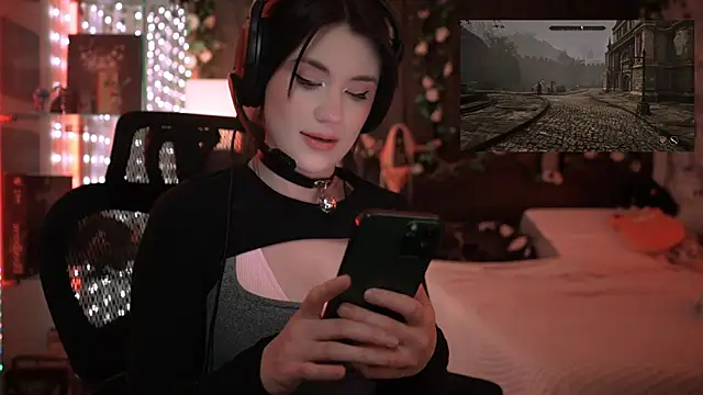 Snapshot of littlelune chatting on January 2026 12:39:02 AM littlelune online show from January 2026 12:39:02 AM