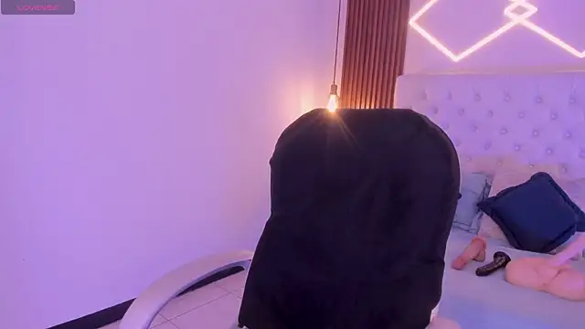 Miiaa jones online show from March 2026 01:56:01 PM