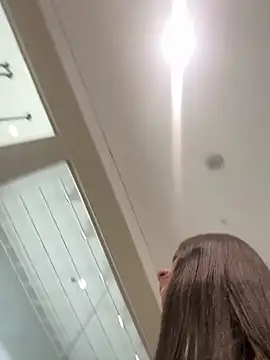 Isabella21  online show from November 2025 09:52:01 PM