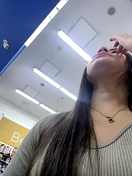 Isabella21  online show from October 2025 11:38:02 PM