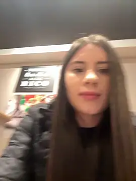 Isabella21  online show from October 2025 11:24:02 PM