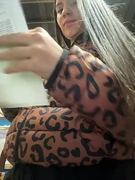 Isabella21  online show from January 2026 11:30:02 PM