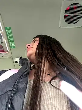 Isabella21  online show from October 2025 09:11:02 PM