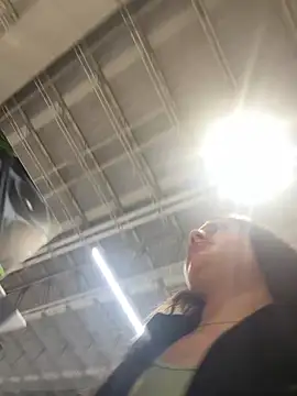 Isabella21  online show from November 2025 10:48:01 PM