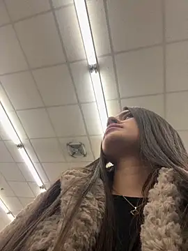 Isabella21  online show from October 2025 12:09:02 AM