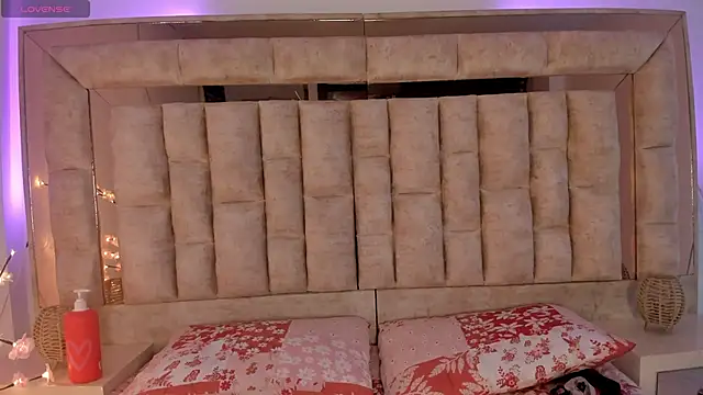 Snapshot of -Melissa chatting on December 2025 04:03:01 AM -Melissa online show from December 2025 04:03:01 AM