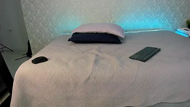 BeccaReedd online show from November 2025 11:05:01 AM