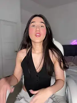 Snapshot of julieta_jhonss chatting on February 2026 03:35:02 AM julieta jhonss online show from February 2026 03:35:02 AM