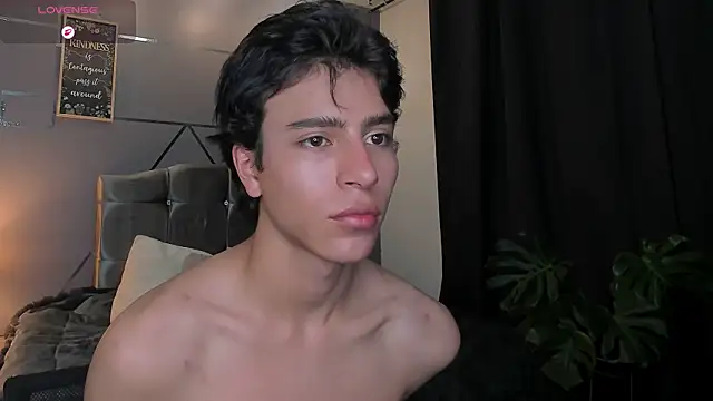 Christopher 77 online show from November 2025 04:00:01 PM