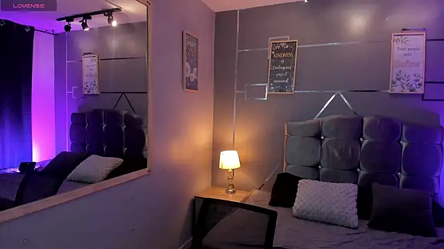 Christopher 77 online show from October 2025 12:59:01 PM