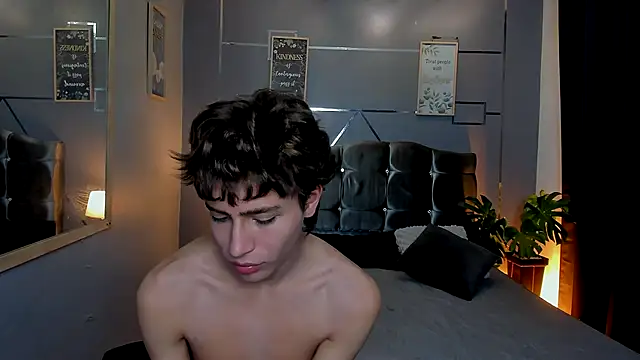 Christopher 77 online show from October 2025 01:57:02 PM