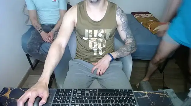 bossking017 online show from March 2025 09:37:01 PM