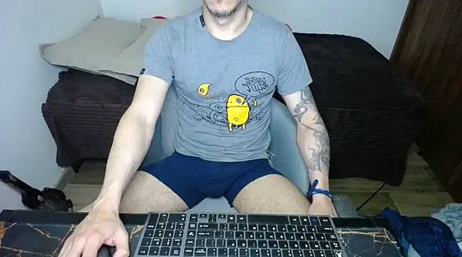 bossking017 online show from February 2025 02:41:02 AM