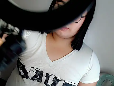 Snapshot of itsmeyourgirlfucker chatting on December 2025 11:21:01 PM itsmeyourgirlfucker online show from December 2025 11:21:01 PM