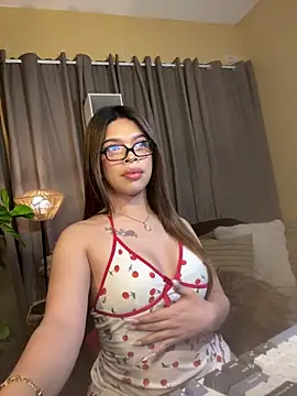 Nyxie luxx online show from April 2026 01:07:01 PM