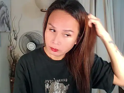 holly bitch online show from April 2026 01:23:02 AM