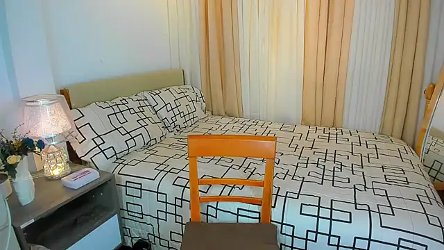 Snapshot of SheraFinnly chatting on October 2025 06:04:02 AM SheraFinnly online show from October 2025 06:04:02 AM