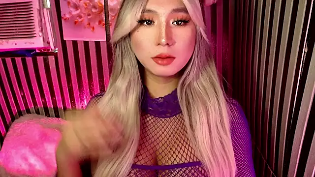 UrhotlucyTS online show from March 2026 07:32:02 AM