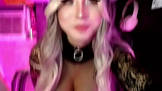 UrhotlucyTS online show from November 2025 06:50:02 AM