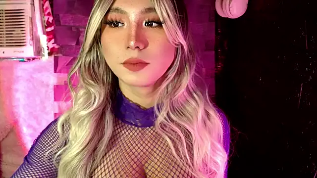 UrhotlucyTS online show from November 2025 05:55:01 AM