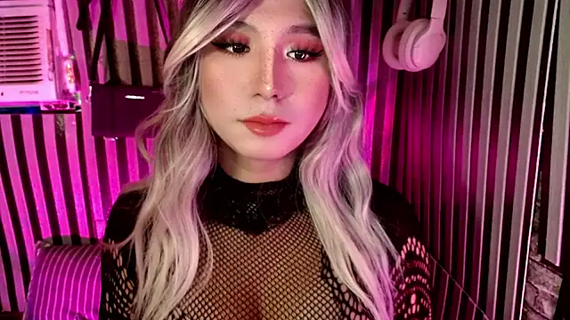 UrhotlucyTS online show from January 2026 07:12:02 AM