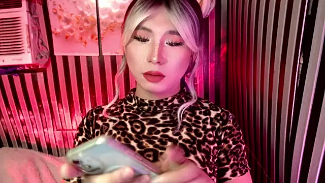 UrhotlucyTS online show from April 2026 07:13:02 AM