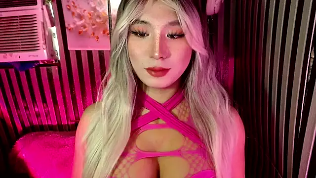 UrhotlucyTS online show from April 2026 06:04:01 AM