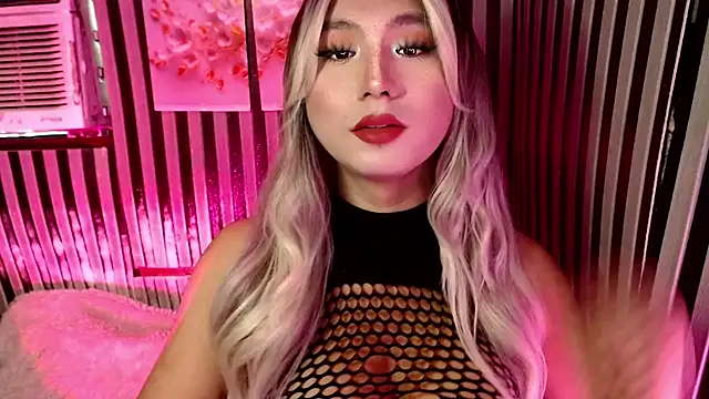 UrhotlucyTS online show from May 2026 06:44:01 AM