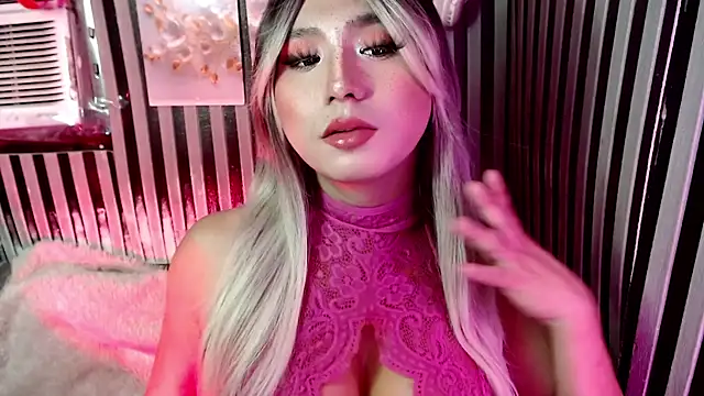 UrhotlucyTS online show from July 2026 06:47:02 AM