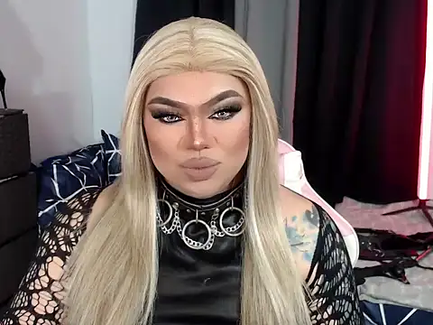 Snapshot of michellevixen922 chatting on October 2025 04:37:01 PM michellevixen922 online show from October 2025 04:37:01 PM