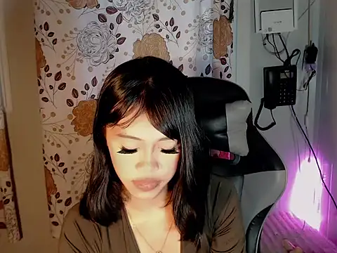 Snapshot of urcurlydiva chatting on April 2026 09:38:02 AM urcurlydiva online show from April 2026 09:38:02 AM