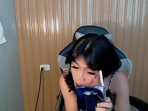 Snapshot of urcurlydiva chatting on April 2026 07:13:02 AM urcurlydiva online show from April 2026 07:13:02 AM