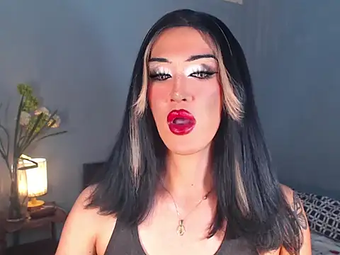 Snapshot of AleinaCroft chatting on December 2025 04:13:02 AM AleinaCroft online show from December 2025 04:13:02 AM