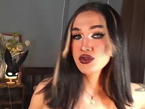 Snapshot of AleinaCroft chatting on October 2025 06:58:02 AM AleinaCroft online show from October 2025 06:58:02 AM