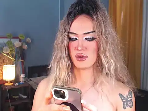 Snapshot of AleinaCroft chatting on November 2025 02:48:02 AM AleinaCroft online show from November 2025 02:48:02 AM