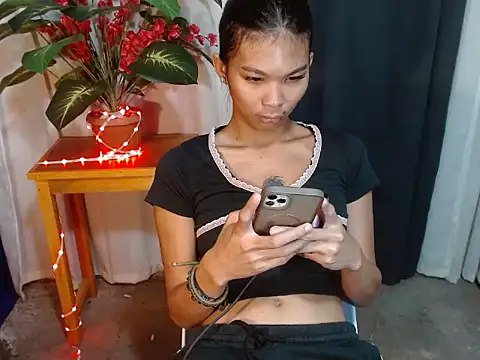 Snapshot of laura_leeforever chatting on July 2026 12:40:01 AM laura leeforever online show from July 2026 12:40:01 AM