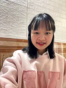 Snapshot of Daisy018 chatting on November 2025 05:18:02 AM Daisy018 online show from November 2025 05:18:02 AM