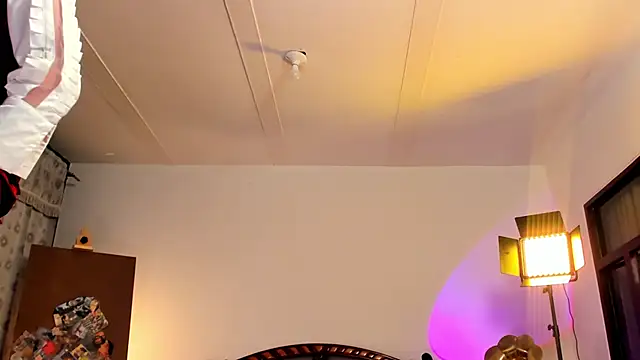 nonbinaryangel online show from May 2026 01:13:02 AM